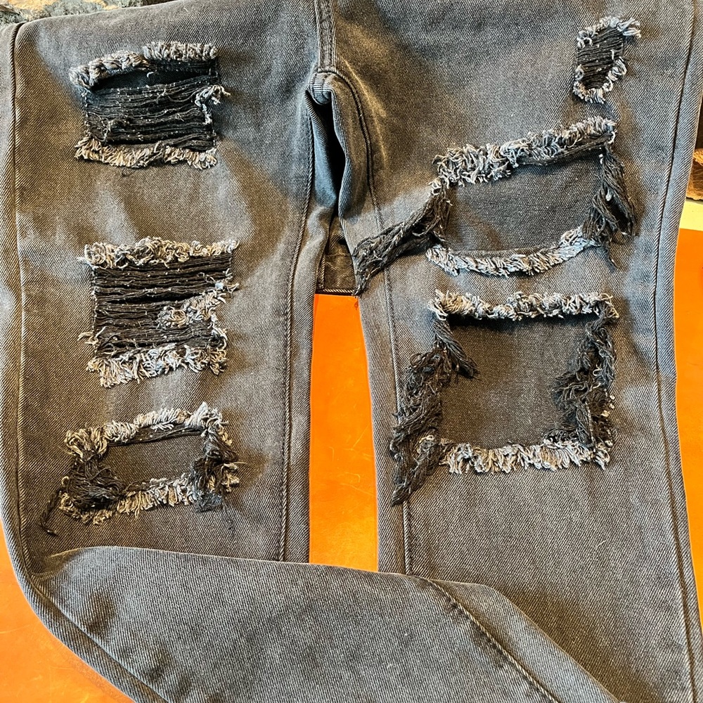 SHEIN black womens xs jeans. Ripped. Ankle length. Excellent condition.